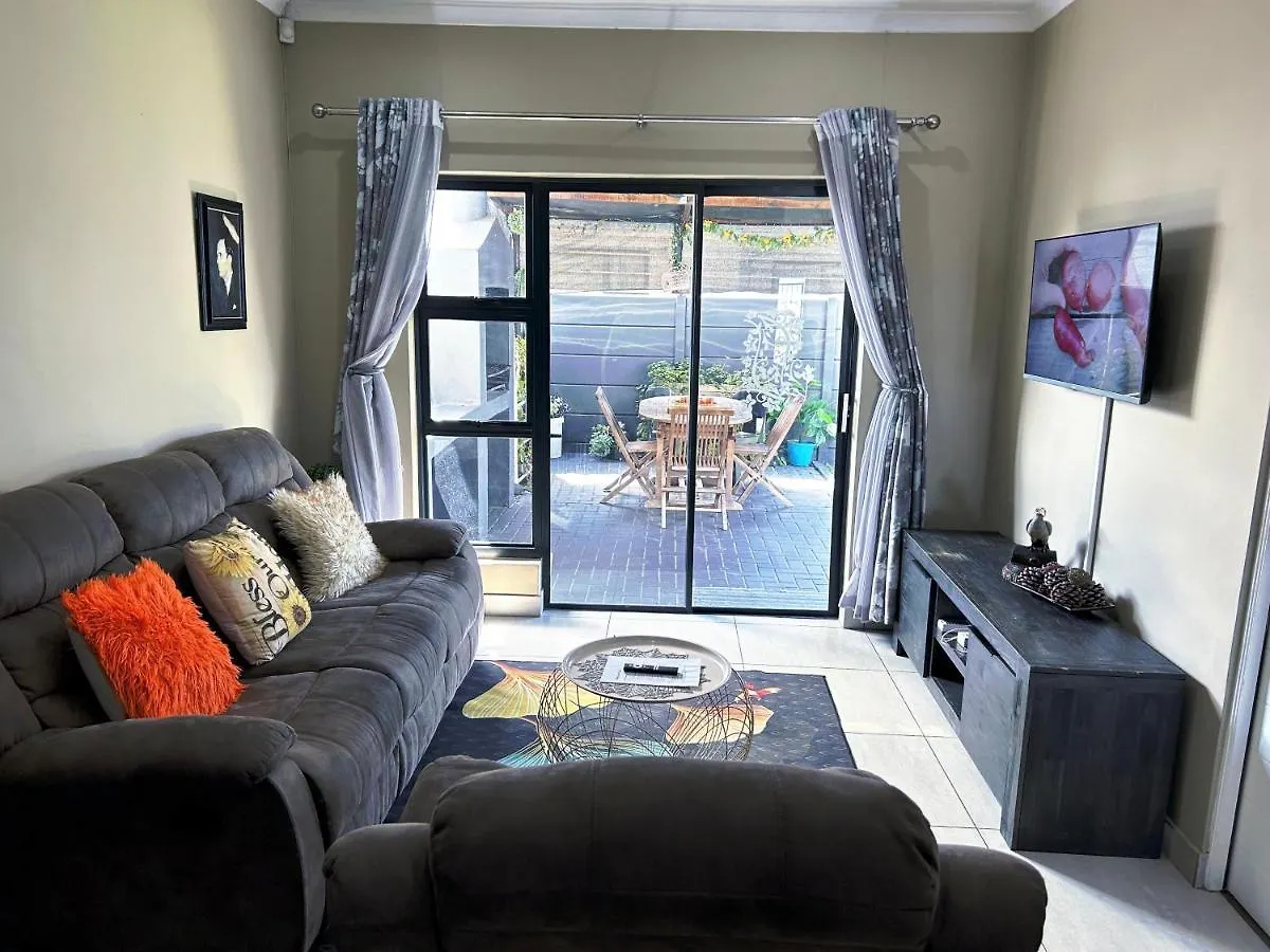 Cosy Family Home With Bbq Area And Stunning Patio Cape Town